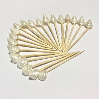 Toothpick with trochus shell