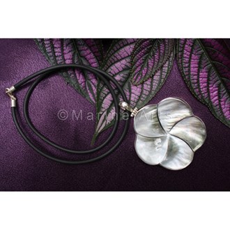 Carved pearl shell with silver without cord