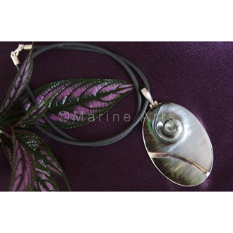 Carved pearl shell with silver without cord