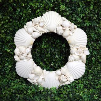 Wreath shell round scallop with assorted white shells
